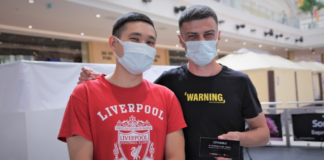 В столице дарят подарки людям, получившим вакцину