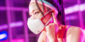 LG представила маску со встроенными очистителем воздуха, микрофоном и динамиками