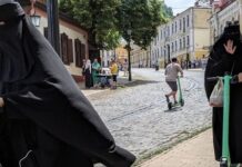 Зачем в Украине рекламу переводят на арабский?