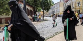 Зачем в Украине рекламу переводят на арабский?