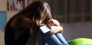 Молодых казахстанцев решили защитить от кибербуллинга и азартных игр