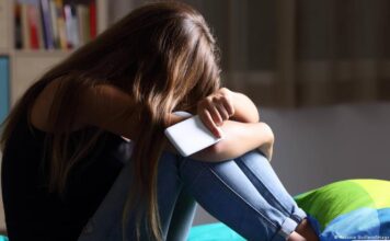 Молодых казахстанцев решили защитить от кибербуллинга и азартных игр