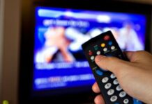 Россияне тратят на просмотр телевизора столько же время, как и до пандемии