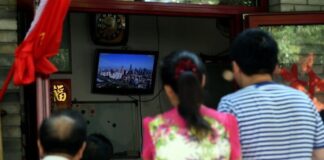 Китайским телеканалам запретили показывать «женоподобных мужчин»