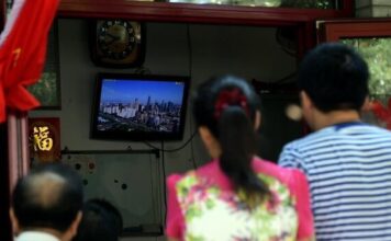 Китайским телеканалам запретили показывать «женоподобных мужчин»