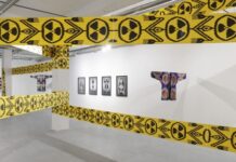 Логотип Adidas и другие символы современности в реинтерпретации традиционной одежды от художницы из Узбекистана