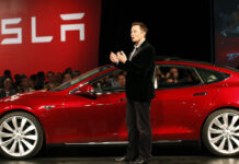 Tesla начнет выпускать одежду под брендом Cyberquad