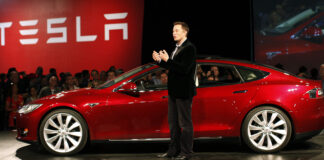 Tesla начнет выпускать одежду под брендом Cyberquad