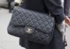 Одна сумка в одни руки: Chanel борется с перекупщиками