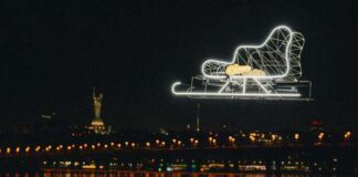 По небу над Киевом пронеслись новогодние сани