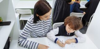 12 тысяч казахстанских учителей пройдут курс цифрового инклюзивного образования