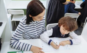 12 тысяч казахстанских учителей пройдут курс цифрового инклюзивного образования