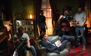 В 2021 году стриминговые сервисы и телеканалы выпустили свыше 500 сериалов