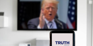 Соцсеть Трампа готовится к запуску в App Store