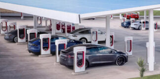 Tesla откроет кафе с кинотеатром на зарядной станции в Голливуде