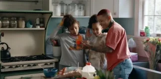 Snap сняла рекламный ролик, посвященный глухим людям