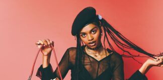 KFC представила модную сумку с изображением полковника Сандерса