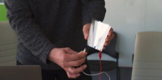 В Америке создали динамик толщиной в лист бумаги