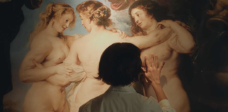 В музее разрешили щупать женскую грудь, чтобы повысить осведомленность о раке молочной железы