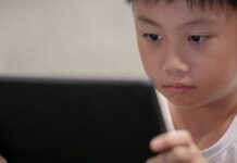 YouTube стал самым популярным приложением среди казахстанских детей