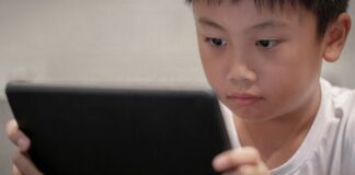 YouTube стал самым популярным приложением среди казахстанских детей