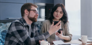 Что казахстанцы чаще всего покупают через мобильные приложения банков