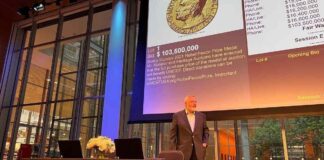 Дмитрий Муратов продал нобелевскую медаль за 103,5 млн долларов