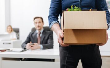 АКАР: 57% рекламных агентств в России сократили часть персонала