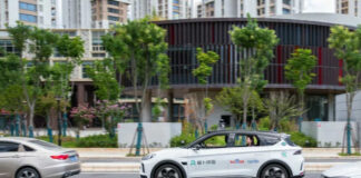 В двух городах Китая запустили беспилотное такси