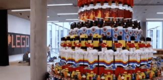 Lego отметил 90-летие фирменным тортом