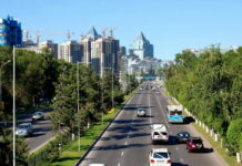 С перекрестков Алматы уберут рекламные конструкции