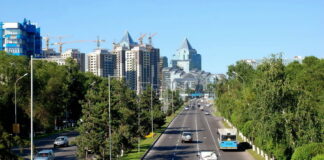 С перекрестков Алматы уберут рекламные конструкции