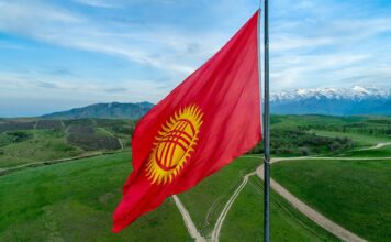В Кыргызстане предложили изменить герб, флаг и гимн страны
