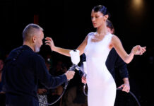 В Париже топ-модель Белла Хадид продемонстрировала «платье-спрей»