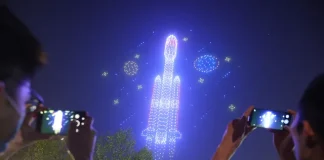 Небо Нью-Йорка превратилось в рекламный щит