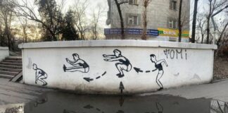 Активисты в Кыргызстане креативно привлекли внимание к проблеме луж