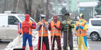 Супергерои убирали улицы Алматы