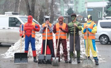 Супергерои убирали улицы Алматы