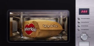 Butterkist запустил билборд, замаскированный под микроволновку, в которой готовится попкорн