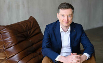 Александр Старостин: специалисты по рекламе будут обучаться, как ставить задачи и получать максимум от взаимодействия с ИИ