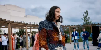 В Алматы представили необычную выставку арт-инсталляций, созданных из вторсырья