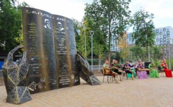 В Астане открыли парк журналистов