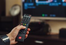 Почти каждый второй казахстанец проводит перед телевизором три часа в день