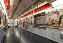 Газета The New York Times разместила оригинальную рекламу в метро