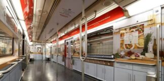 Газета The New York Times разместила оригинальную рекламу в метро