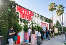 Netflix планирует открыть развлекательные центры