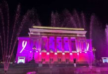 Оперный театр в Алматы украсили розовой подсветкой в рамках кампании по борьбе с раком груди