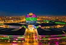 Здание ЭКСПО в Астане окрасилось в яркие цвета к Всемирному дню редких заболеваний