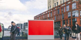 McDonald’s установил билборды с запахом картошки-фри