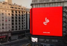 Coca-Cola «смяла» свой логотип, чтобы стимулировать переработку отходов